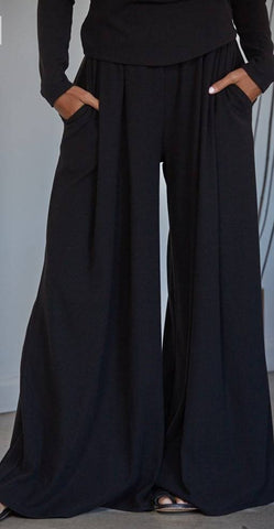 Ryleigh Waffle Maxi Skirt in Black