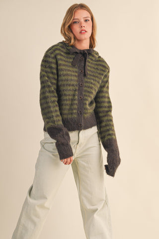 Holly Loose Gauge Knit Sweater With Bow Tie Closure in Black