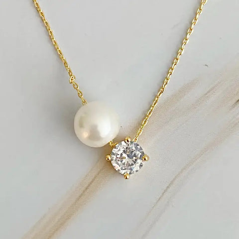 Circle Pendant Necklace in Gold or Silver